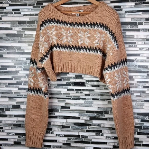 Urban Outfitters M Cropped Tan Snowflake Fuzzy Sweater Pullover - Picture 5 of 10